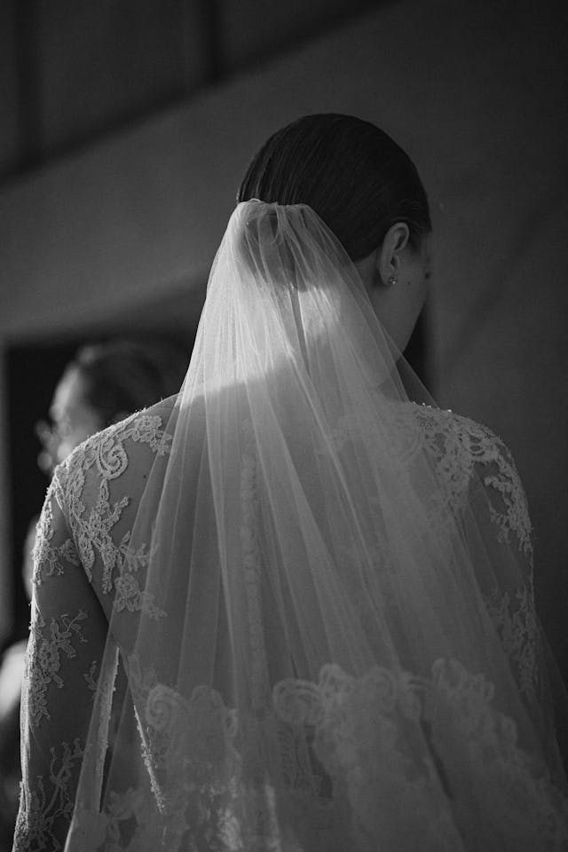 wedding dress dream meaning death